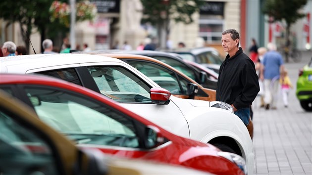 Prodejn vstava aut spolenosti Mototechna se v Brn pesunula z Moravskho nmst na centrln nmst Svobody. Nsledn ji vak radnice mstsk sti Brno-sted zakzala.