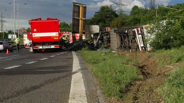 Havrie kamionu na prask Jin spojce (26. 7. 2017).