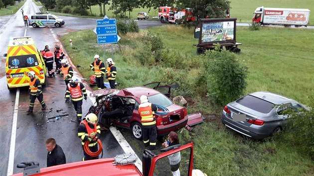 U Hazlova na Chebsku se stala nehoda kamionu a dvou osobnch aut. (27. 7. 2017)