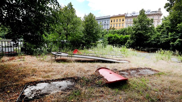 Praha 25.7.2017 Dtsk ostrov je prask vltavsk ostrov,  na katastru Smchova pro MFD