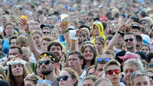 Publikum pi prvnm koncertu festivalu Colours of Ostrava 2017.