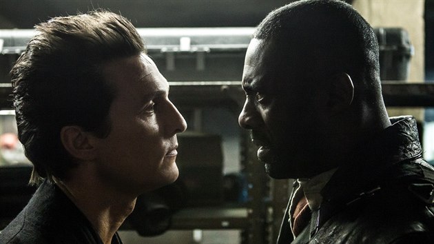 Matthew McConaughey a Idris Elba ve filmu Temn v