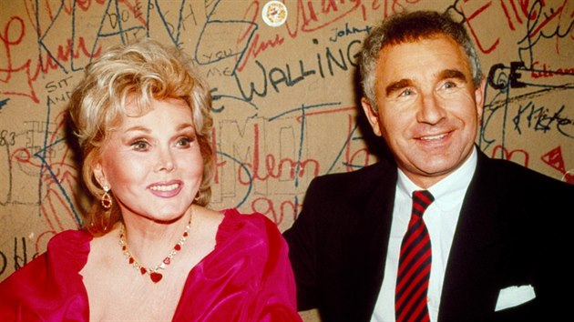 Hereka Zsa Zsa Gaborov a princ Frederic von Anhalt (1. ledna 1990)