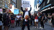 Times Square. Protest proti Trumpov rozhodnutí zakázat transsexuálm slubu v...