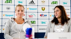 Markéta Sluková Nausch (vlevo) a Barbora Hermannová na tiskové konferenci ped...