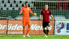 CO SE TO DĚJE?! Brankář Martin Dúbravka s Lukášem Štetinou ze Sparty během... CO SE TO DĚJE?! Brankář Martin Dúbravka s Lukášem Štetinou ze Sparty během...