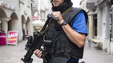 Švýcarská policie uzavřela centrum města Schaffhausen poté, co v něm zaútočil... Švýcarská policie uzavřela centrum města Schaffhausen poté, co v něm zaútočil...