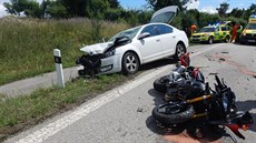 U Sudoměřic přejel motorkář do protisměru, kde se čelně srazil s osobním autem.... U Sudoměřic přejel motorkář do protisměru, kde se čelně srazil s osobním autem....