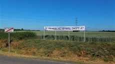 Na fakt, že by v lokalitě bylo dvakrát více pohřbených než živých obyvatel,... Na fakt, že by v lokalitě bylo dvakrát více pohřbených než živých obyvatel,...
