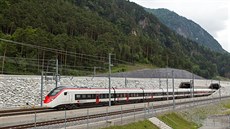 Vlak EC250, který výrobce Stadler nazval Giruno Vlak EC250, který výrobce Stadler nazval Giruno
