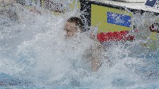 Caeleb Remel Dressel na mistrovství světa v Budapešti bouřlivě slaví triumf na... Caeleb Remel Dressel na mistrovství světa v Budapešti bouřlivě slaví triumf na...