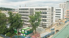 Architektka Eva Jiřičná univerzitní komplex navrhla jako dvě budovy o šesti... Architektka Eva Jiřičná univerzitní komplex navrhla jako dvě budovy o šesti...