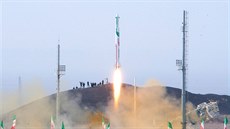 Start iránské rakety, která měla na palubě opici. (2013) Start iránské rakety, která měla na palubě opici. (2013)