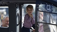 Princ George byl z prohlídky vrtulníku nadený (Hamburk, 21. ervence 2017).