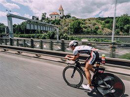 NA JIH. V cyklistické ásti se triatlonisté vydali z Prahy po Strakonické....