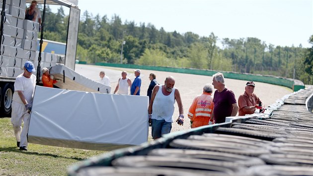 Na brnnskm Masarykov okruhu dolauj posledn detaily ped vkendovou Velkou cenou.