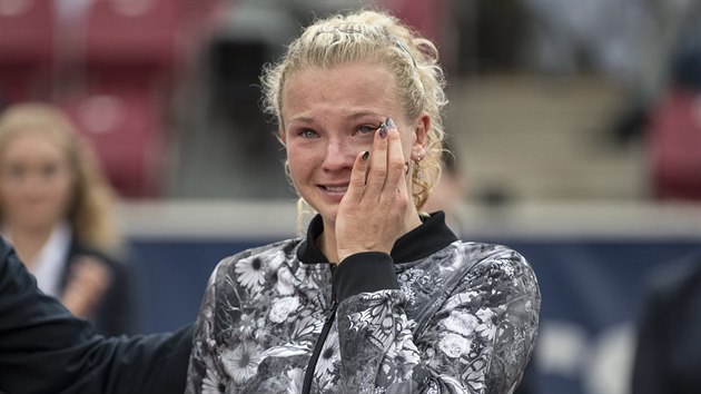 Kateina Siniakov  se slzami v och po finle turnaje v Bastadu.