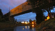 Ocelová část viaduktu U Jánů v Jihlavě prochází v těchto dnech rekonstrukcí. Je... Ocelová část viaduktu U Jánů v Jihlavě prochází v těchto dnech rekonstrukcí. Je...