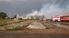 Poár skladovacích hal a pole v Podhradí - ejkovicích na Jiínsku (30.7.2017).