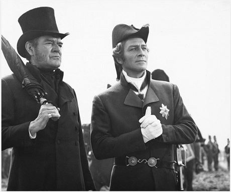 Jack Hawkins a Christopher Plummer ve filmu Waterloo