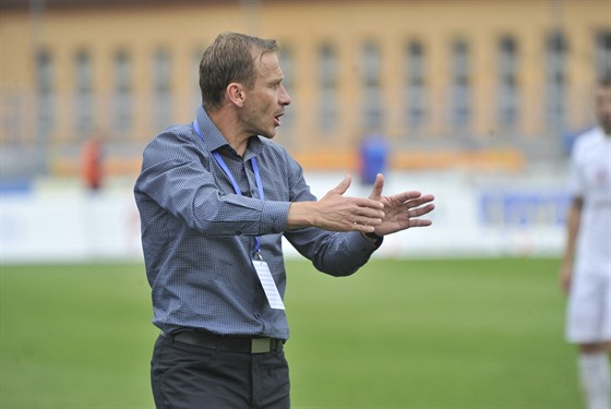 Trenér jihlavských fotbalist Ivan Kopecký v utkání se Slováckem.