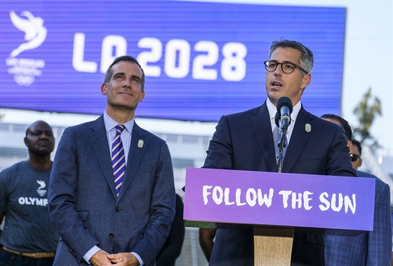 Losangeleský starosta Eric Garcetti (vlevo) a éf olympijské kandidatury Casey...