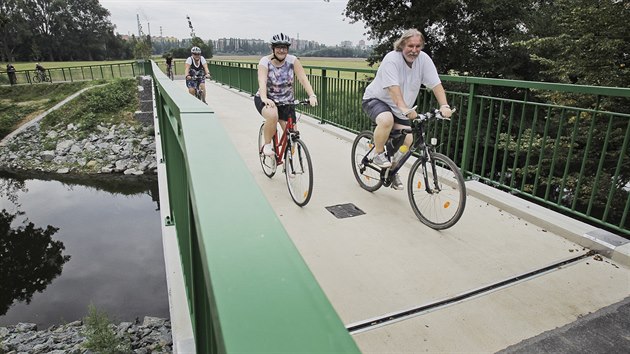 Nová cyklistická lávka přes Mži u Radčické ulice v Plzni Nová cyklistická lávka přes Mži u Radčické ulice v Plzni