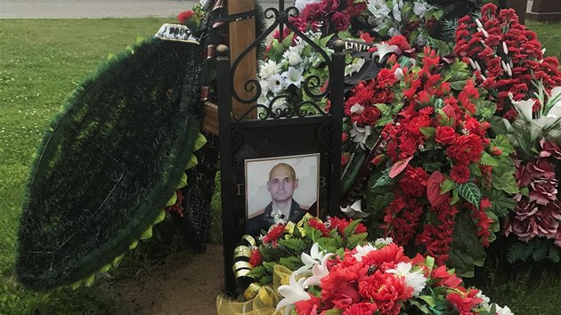 Hrob Genadije Perfiljeva na vojenskm hbitov nedaleko Moskvy (4. ervence 2017)