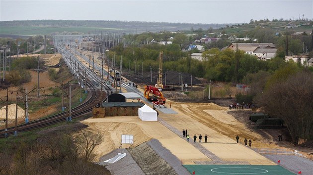 Vstavba eleznin trati uravka - Millerovo, dky kter vlaky z Moskvy do Rostova na Donu nebudou muset jezdit pes Ukrajinu (20. dubna 2017)