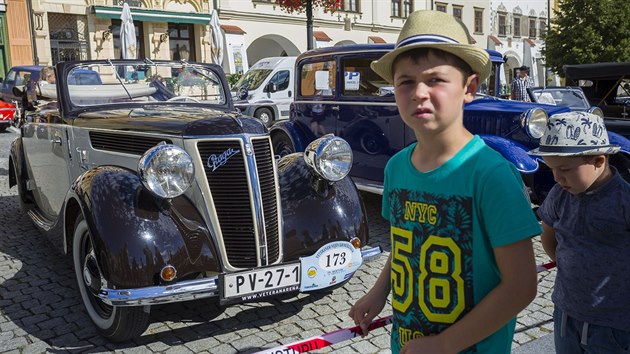 V sobotu probhl sraz historickch vozidel na Velkm nmst v Kromi (5. srpna 2017).