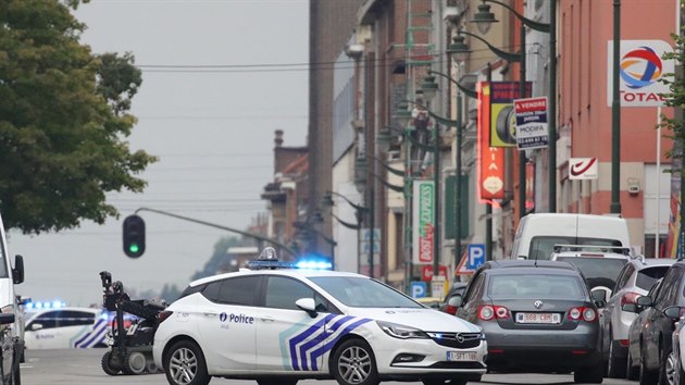 Policie v Bruselu zastavila idie, kter tvrd, e m v aut bombu (8. srpen 2017).