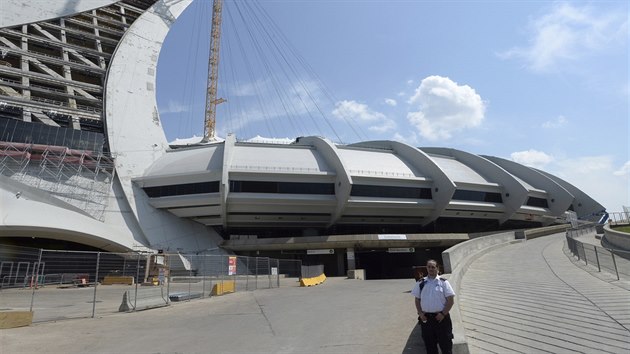 Uprchlci pevn z Haiti nali v Montrealu toit v prostorch olympijskho stadionu (2. srpna 2017).