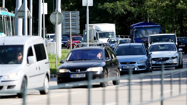 Zatmco smrem z Bystrce do centra Brna bv cesta dky samostatnmu pruhu hladk, opanm smrem se kolem kiovatky propojujc Knniskou a Bystrckou ulici u hobbymarketu tvo zcpy.