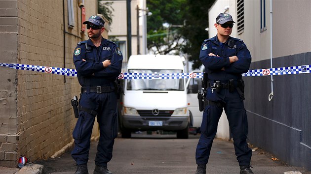 Policie pi razich v nkolika domech na pedmstch Sydney. (30. 7. 2017)