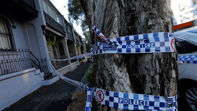 Policie pi razich v nkolika domech na pedmstch Sydney uzavrala i sti ulic. (30. 7. 2017)