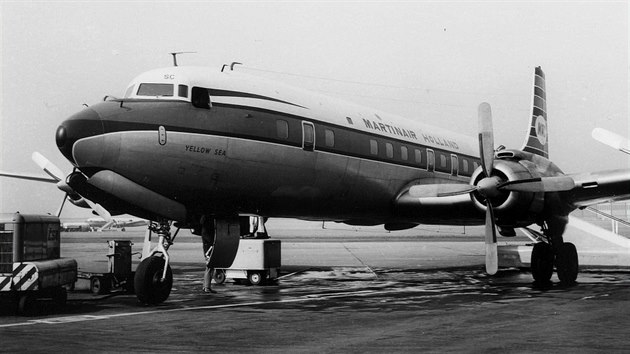 Douglas DC-7C spolenosti Martinair Holland (doprava holandskch fanouk na Ruzyni v roce 1967)