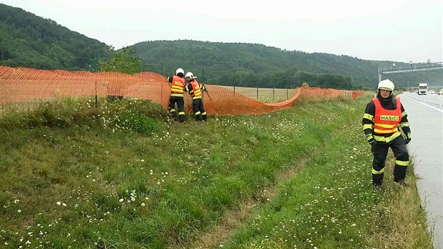 Olomouckm krajem proel ve tvrtek 3. srpna 2017 boukov ps a poryvy vtru zpsobily na destkch mst pdy vtv i strom. Hasii ale zasahovali tak na dlnici D35 u Lipnku nad Bevou, kde museli odstraovat uvolnn plastov oplocen.