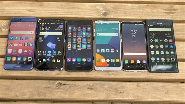 pikov smartphony pro rok 2017: Honor 8 Pro, HTC U11, Huawei P10 Plus, LG G6, Samsung Galaxy S8 a Sony Xperia XZ Premium