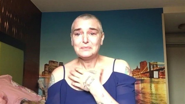 Sinad OConnorov zveejnila video, v nm mluvila o sebevrad. (3. srpna 2017)