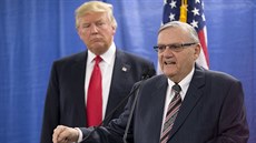 Joa Arpaio v prezidentských volbách podpořil Donalda Trumpa (26. ledna 2016) Joa Arpaio v prezidentských volbách podpořil Donalda Trumpa (26. ledna 2016)