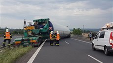 Nehoda nadměrného nákladu na dálnici D5 (3. 8. 2017) Nehoda nadměrného nákladu na dálnici D5 (3. 8. 2017)