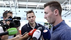 Záložník fotbalové Slavie Jaromír Zmrhal odpovídá novinářům před odletem do... Záložník fotbalové Slavie Jaromír Zmrhal odpovídá novinářům před odletem do...