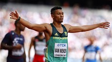 Wayde van Niekerk před rozběhem na MS v Londýně. Wayde van Niekerk před rozběhem na MS v Londýně.
