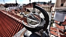 Historický heliograf na střeše Klementina, kterým se měřila délka slunečního... Historický heliograf na střeše Klementina, kterým se měřila délka slunečního...