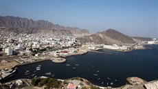 Msto a pístav Aden se rozkládají na jihu Jemenu. (22. listopadu 2010)