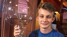 Tato žárovička o příkonu 5000 wattů neměla jiný účel, než spotřebovat... Tato žárovička o příkonu 5000 wattů neměla jiný účel, než spotřebovat...