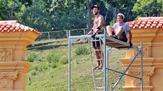 Přípravy hlavní scény letošního festivalu Povaleč vrcholí. Přípravy hlavní scény letošního festivalu Povaleč vrcholí.