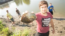Důležité je zachránit hlavně několik druhů škeblí: především škebli říční či... Důležité je zachránit hlavně několik druhů škeblí: především škebli říční či...