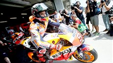 Marc Márquez bhem tréninku na Velkou cenu eské republiky silniních motocykl