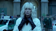 Charlize Theronová ve filmu Atomic Blonde: Bez lítosti